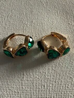 NEW Nordstrom Gold Plated Huggie Hoop Earrings with Emerald Green Heart Stones